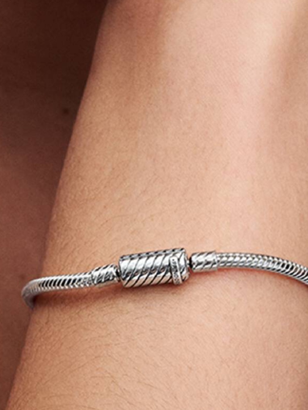 Easy-Close Magnetic Clasp Snake Chain Bracelet